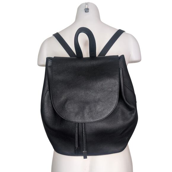 Everlane Petra Black Leather Drawstring Backpack in Black main image 4